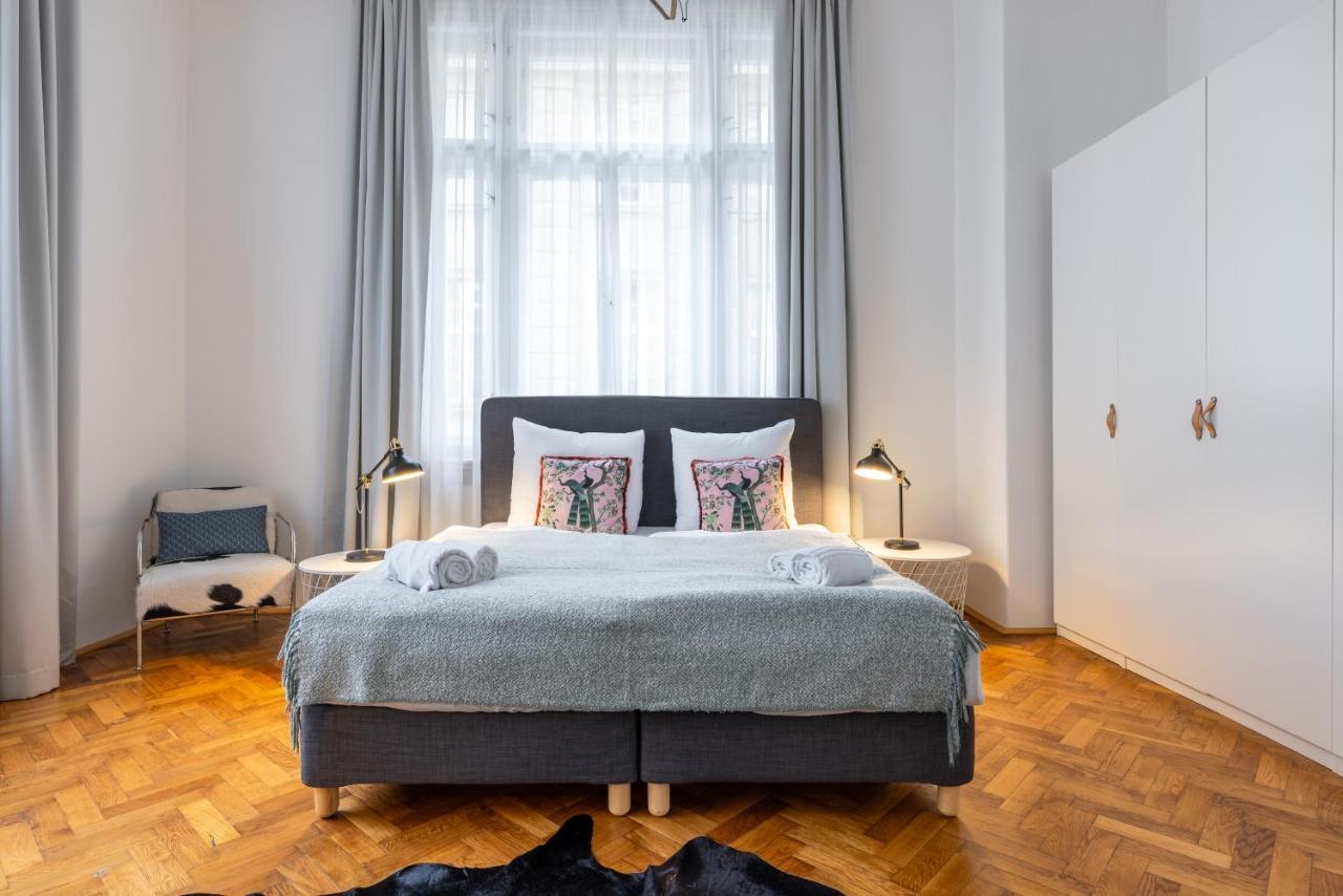 Charming 1 Bedroom Apartment In The City Center Of Прага Екстер'єр фото