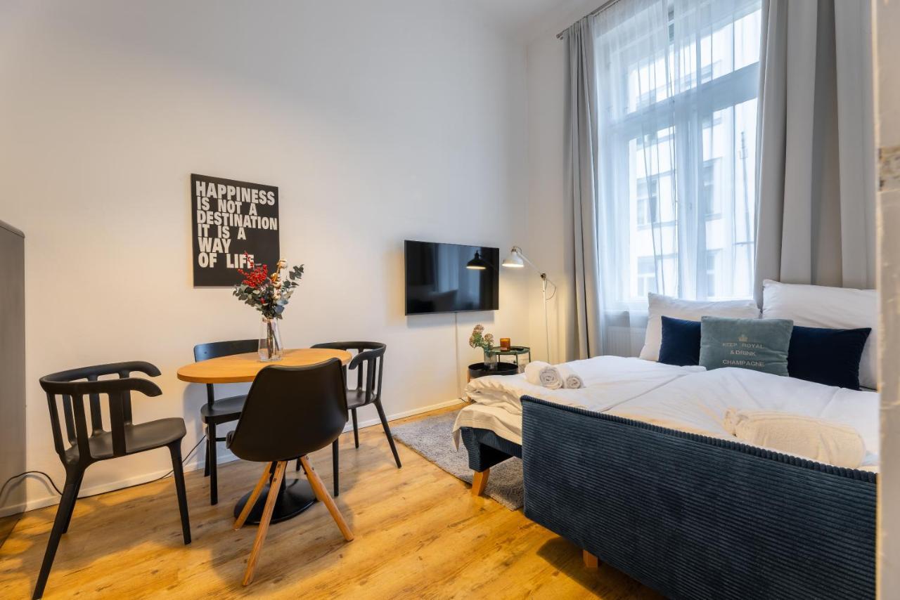 Charming 1 Bedroom Apartment In The City Center Of Прага Екстер'єр фото